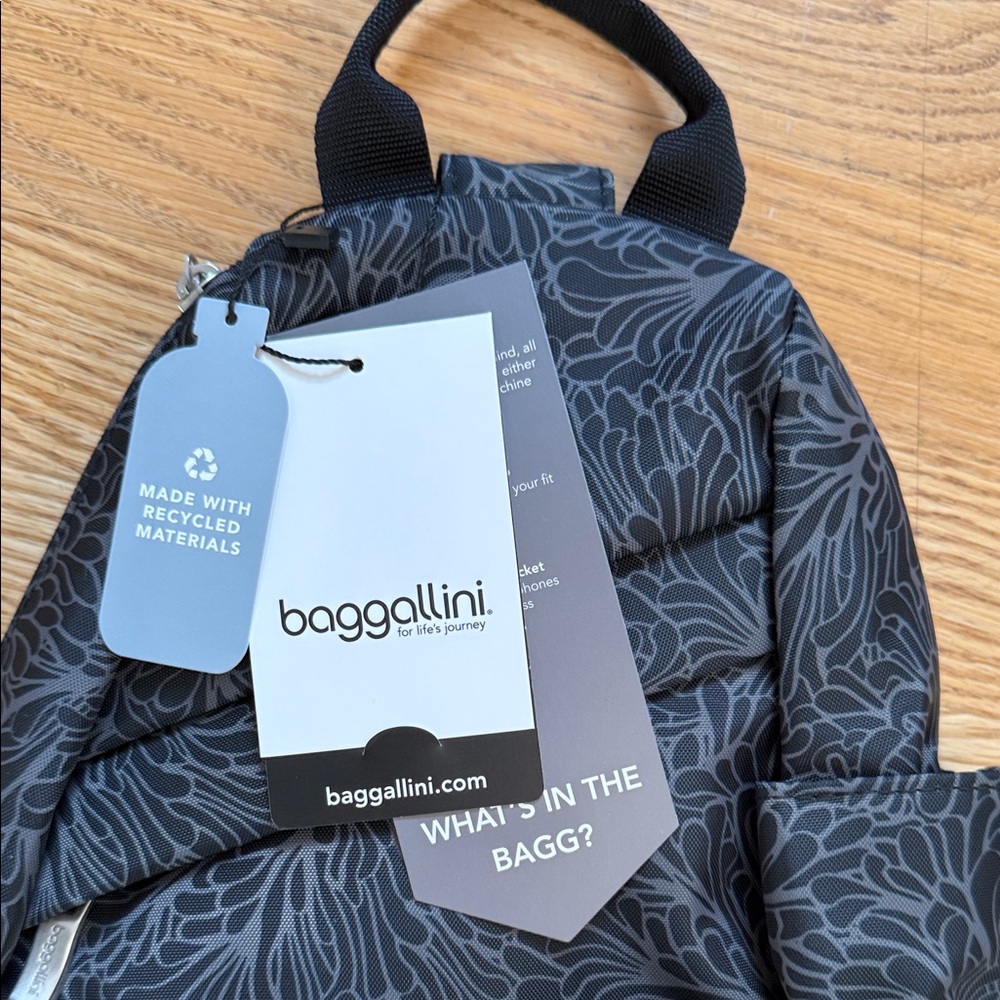 Baggallini Black and Gray Patterned Backpack - Picture 2 of 4
